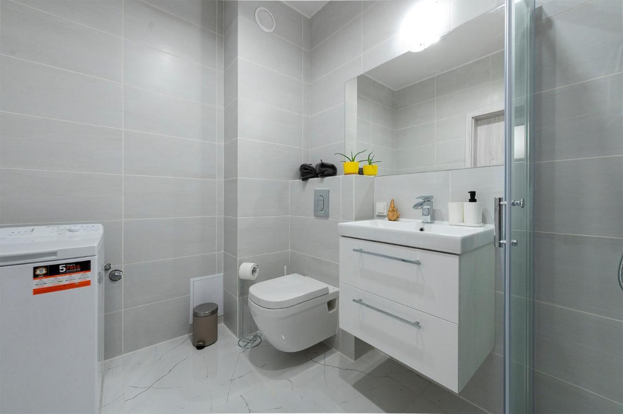 Luxury In City -3- Studio Bright & Secure Free Parking Лодзь Экстерьер фото